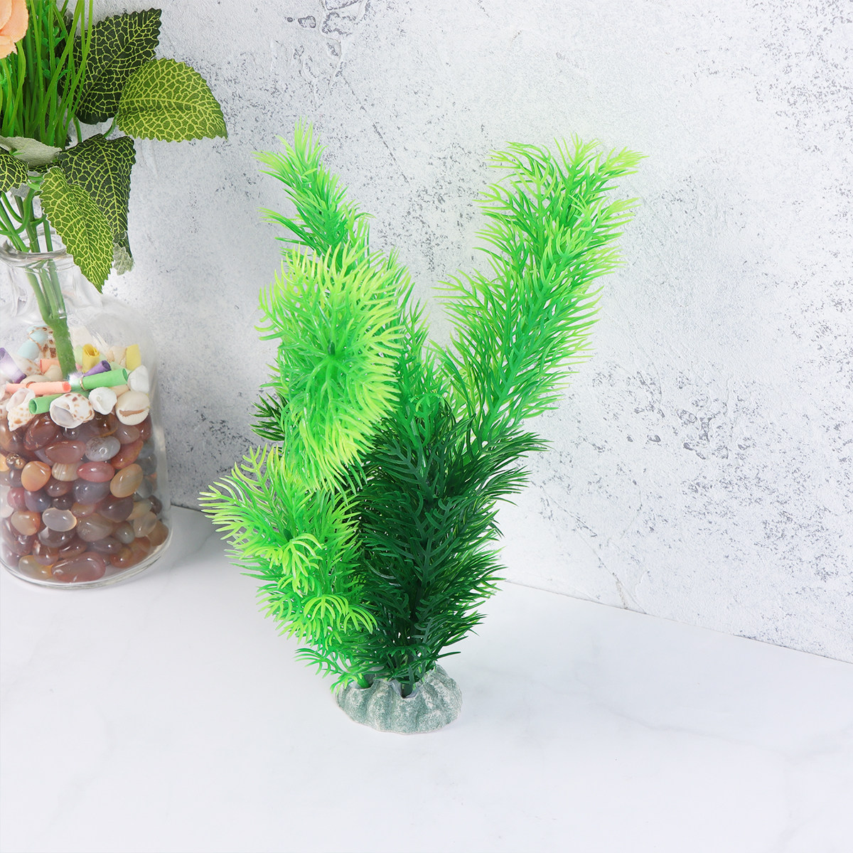 Aquarium Fish Low Maintenance - 5個入り、リアルな造花水草。水槽の装飾や、岩場の景観作りに最適。手入れが簡単で、鮮やかな色彩の水生植物。